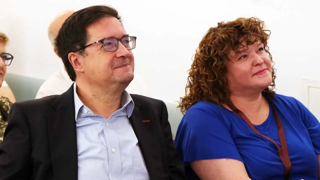 El ministro para la Transformaci&oacute;n Digital y de la Funci&oacute;n P&uacute;blica, &Oacute;scar L&oacute;pez, y la secretaria general de UGT Madrid, Susana Huertas, clausuran el curso 'Derechos humanos y sindicalismo ante la ola reaccionaria' de la UCM en San Lorenzo de El Escorial. 