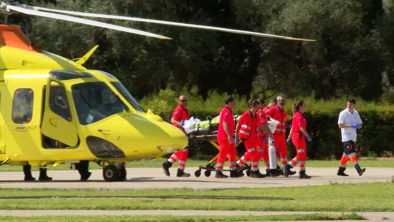Traslado a Sevilla en helic&oacute;ptero de heridos del incendio forestal de Los Gallardos (Almer&iacute;a).
