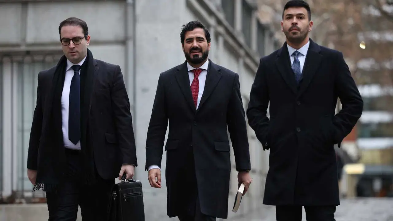 Archivo - El eurodiputado y l&iacute;der de Se Acab&oacute; la Fiesta (SALF), Luis 'Alvise' P&eacute;rez (c), a su llegada al Tribunal Supremo, a 26 de enero de 2026, en Madrid (Espa&ntilde;a). 