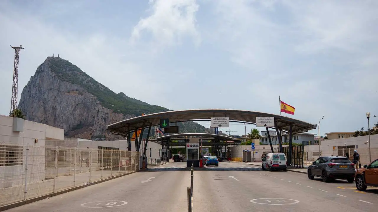 Im&aacute;genes de la frontera entre Espa&ntilde;a y Gibraltar . A 19 de junio de 2026