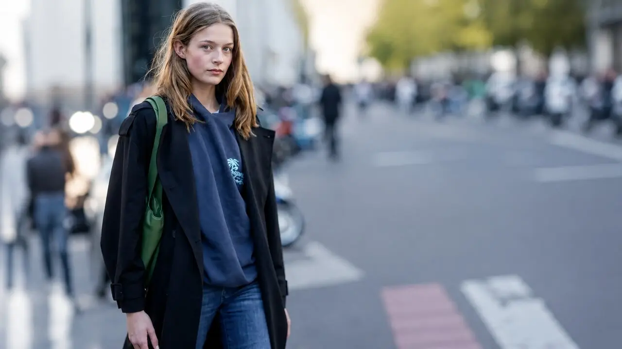 El activewear se integra en el estilo urbano con prendas c&oacute;modas y vers&aacute;tiles que combinan funcionalidad y dise&ntilde;o.