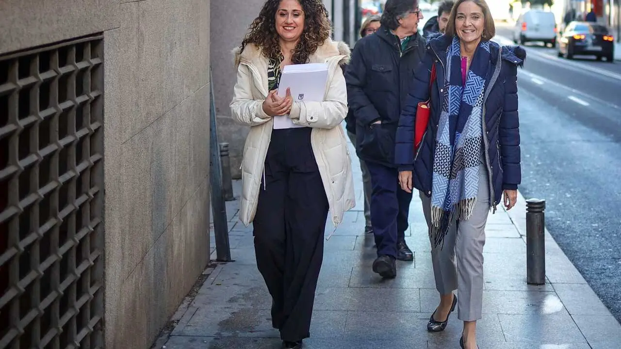 Archivo - La portavoz socialista de Hacienda, Enma L&oacute;pez, y la portavoz del PSOE en el Ayuntamiento de Madrid, Reyes Maroto