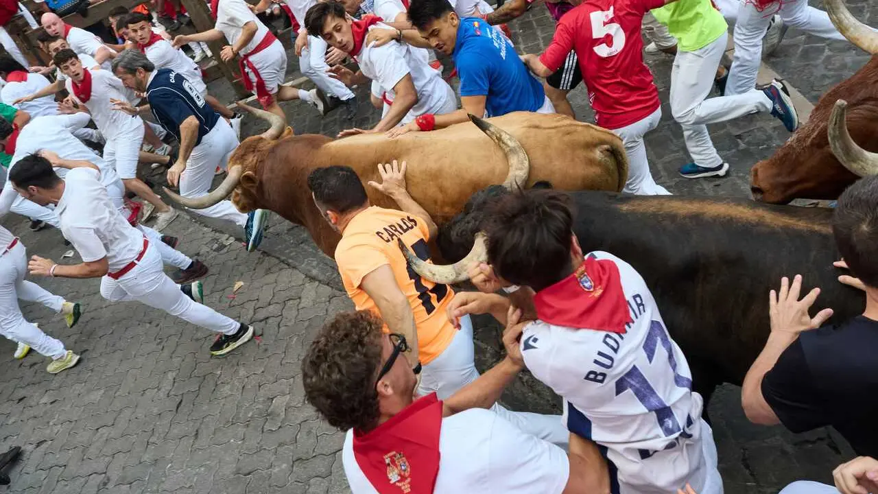 Sexto encierro de los Sanfermines de 2026 con toros de la ganader&iacute;a de La Palmosilla.