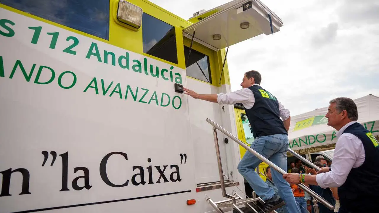 El presidente de la Junta de Andaluc&iacute;a, Juanma Moreno atiende a los medios de comunicaci&oacute;n en el PMA del incendio forestal de los Gallardos. A 12 de julio de 2026 en los Gallardos, Almer&iacute;a (Andaluc&iacute;a, Espa&ntilde;a). 
