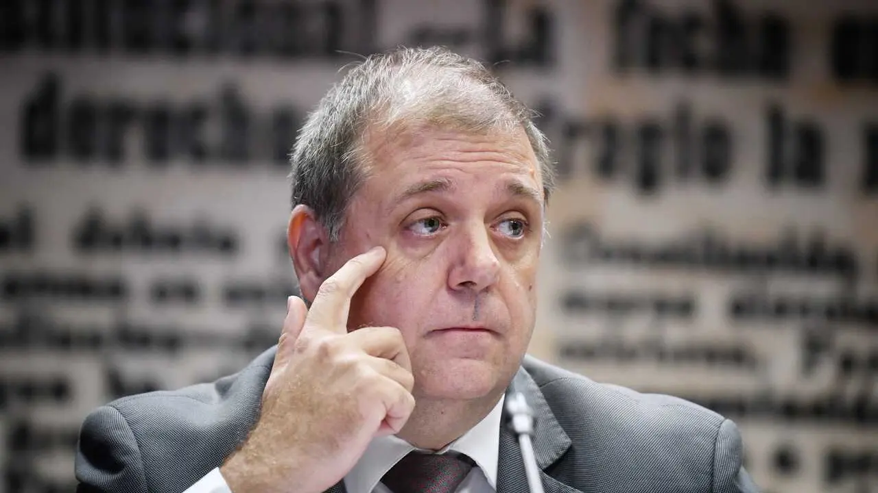 Archivo - El consejero de la sociedad espa&ntilde;ola de participaciones industriales (SEPI) y expresidente de correos y tel&eacute;grafos, Juan Manuel Serrano Quintana, comparece en la Comisi&oacute;n de Investigaci&oacute;n del &lsquo;caso Koldo&rsquo;, en el Senado, a 15 de septiembre de 202