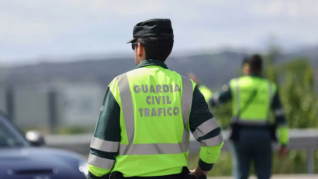 Imagen de archivo de agentes de la Guardia Civil de Tr&aacute;fico