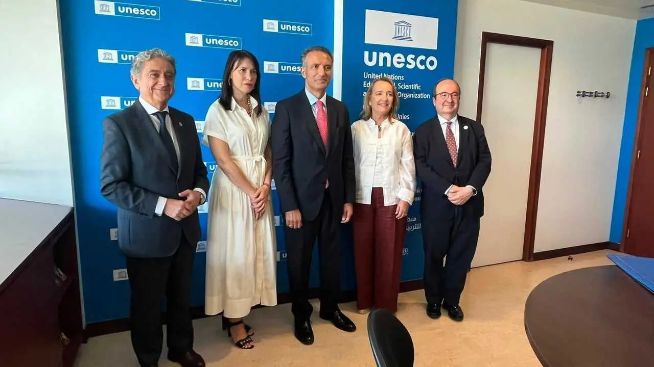Firma del acuerdo por el que Andaluc&iacute;a acoger&aacute; un Centro de Referencia de la Unesco para fomentar el di&aacute;logo intercultural y el di&aacute;logo mediterr&aacute;neo.