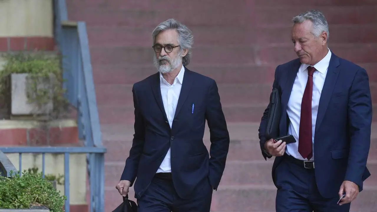 Los abogados, Cristobal Martell y Sebasti&aacute;n de Juan, a su llegada al Juzgado N&ordm;5 Martorell, a 3 d ejulio de 2026, en Martorell, Barcelona, Catalunya (Espa&ntilde;a).