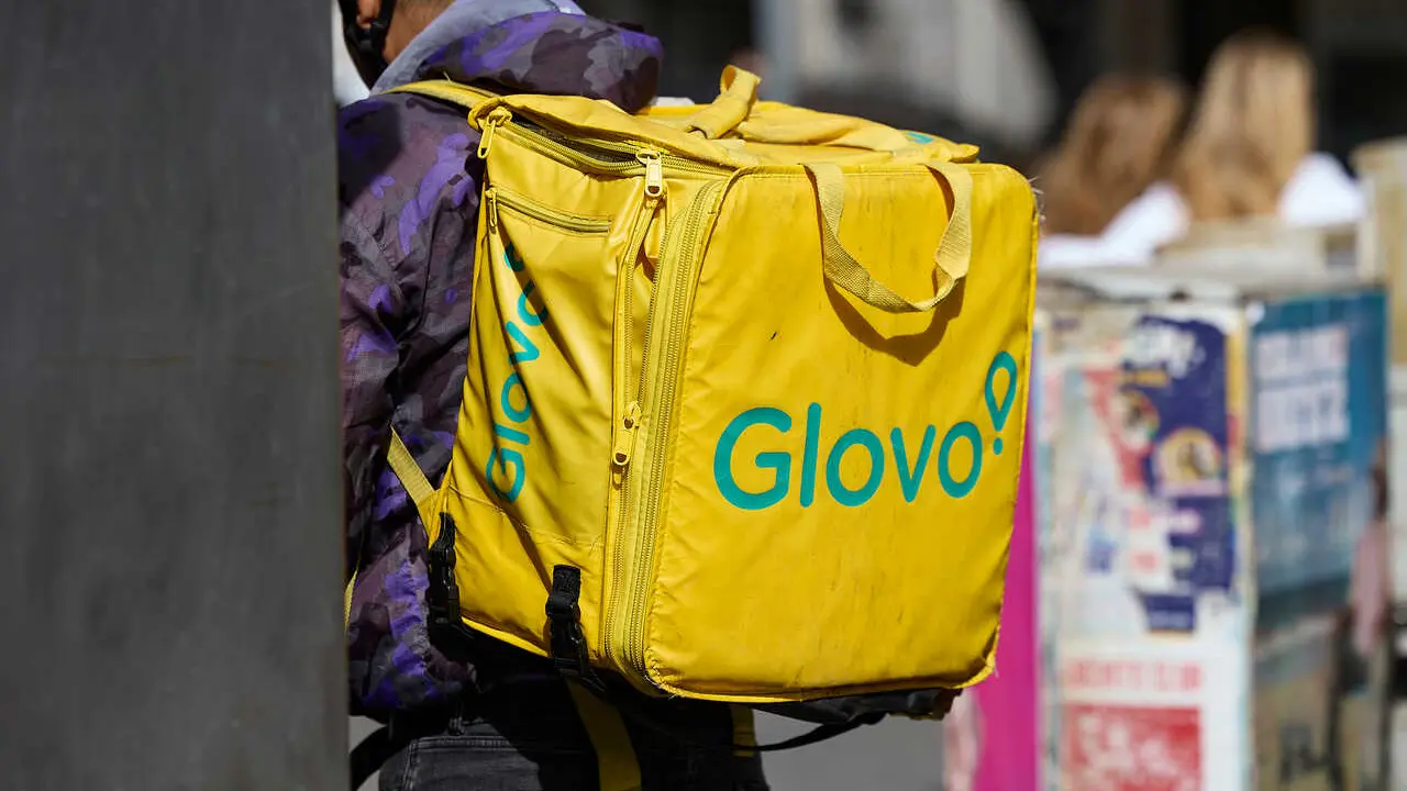 Archivo - Un repartidor de Glovo en imagen de archivo.