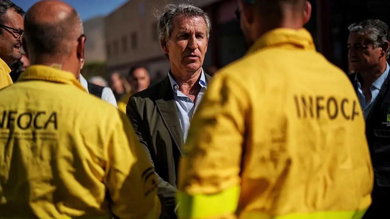 El presidente del PP,  Alberto N&uacute;&ntilde;ez Feij&oacute;o,  visita el puesto de mando del incendio de Los Gallardos.