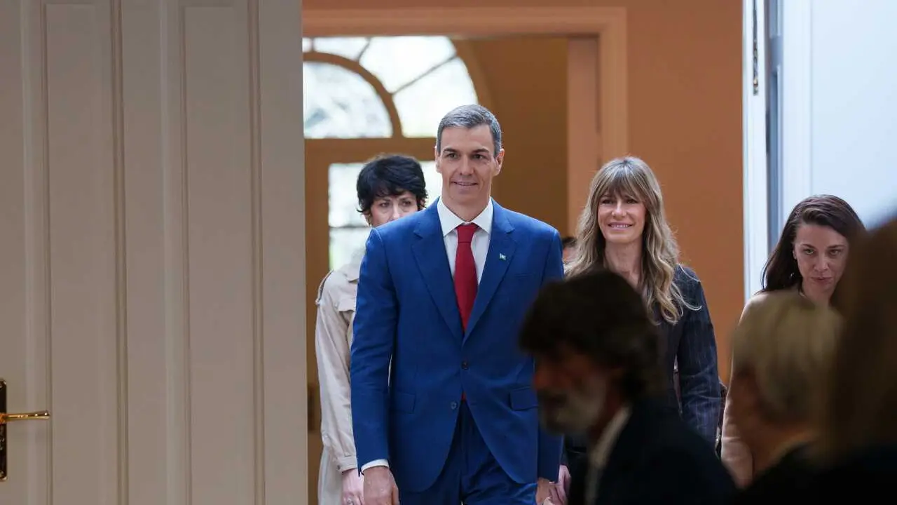 Archivo - El presidente del Gobierno, Pedro S&aacute;nchez  y  su mujer,  Bego&ntilde;a G&oacute;mez, en un acto en Moncloa.