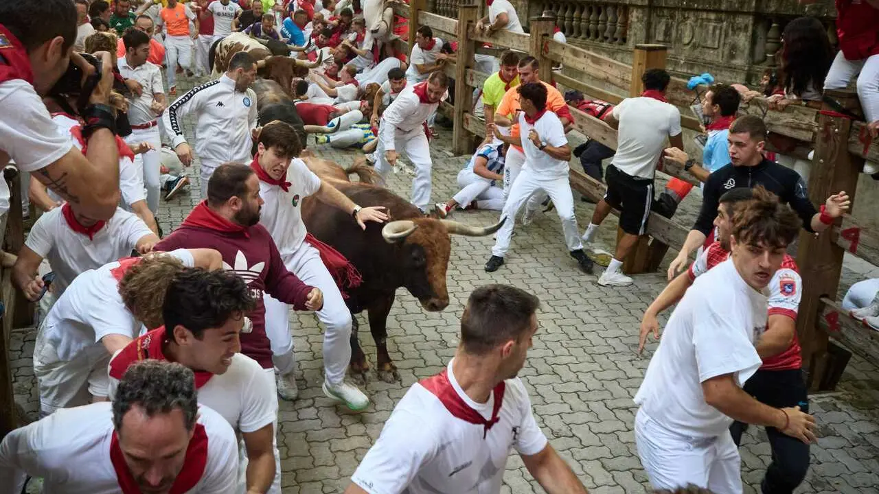 el &uacute;ltimo encierro de los Sanfermines de 2026, a 14 de julio de 2026, en Pamplona, Navarra (Espa&ntilde;a). Los toros de la ganader&iacute;a Jandilla clausuran las fiestas de San Ferm&iacute;n con su participaci&oacute;n en el octavo encierro de las fiestas.