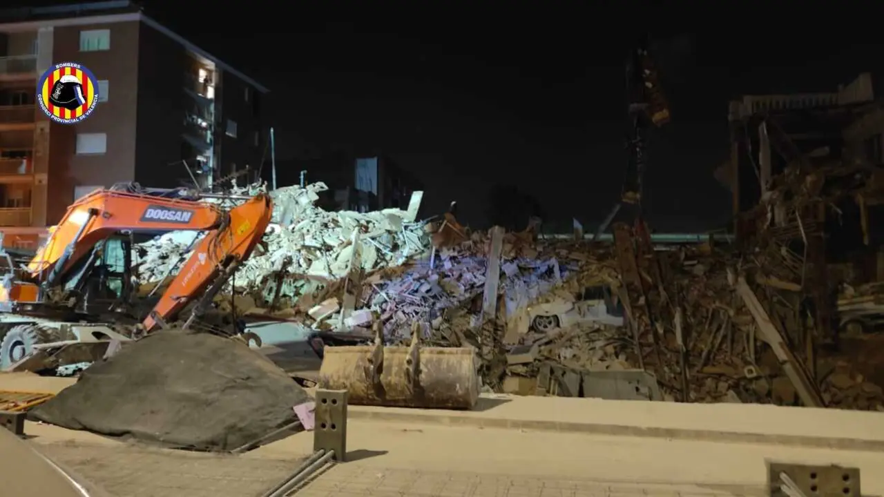 Edificio desplomado en Benet&uacute;sser (Valencia)