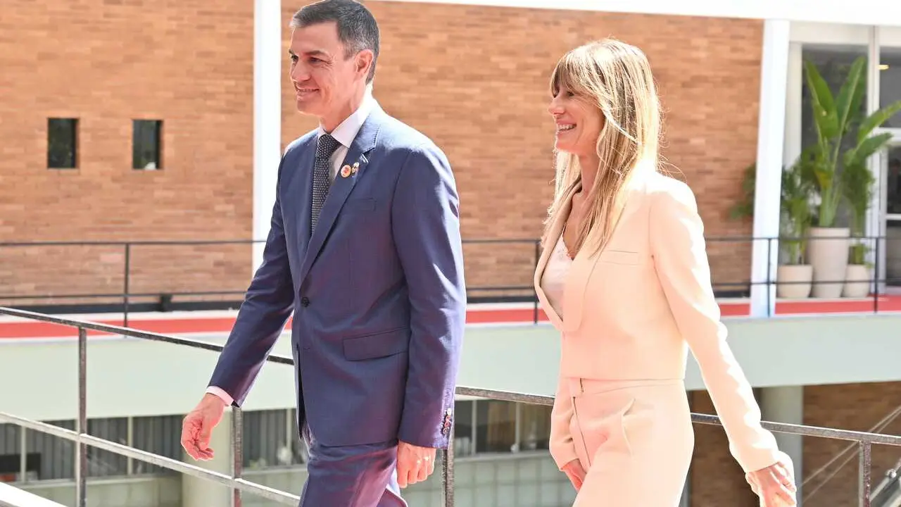 Archivo - El presidente de Gobierno, Pedro S&aacute;nchez, y su mujer, Bego&ntilde;a G&oacute;mez.