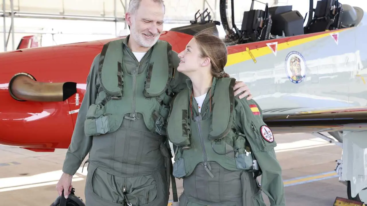 Vuelo de Instrucci&oacute;n de la princesa Leonor junto a su padre, Felipe VI, en la Academia General del Aire y del Espacio, a 18 de junio de 2026, en San Javier (Murcia)
