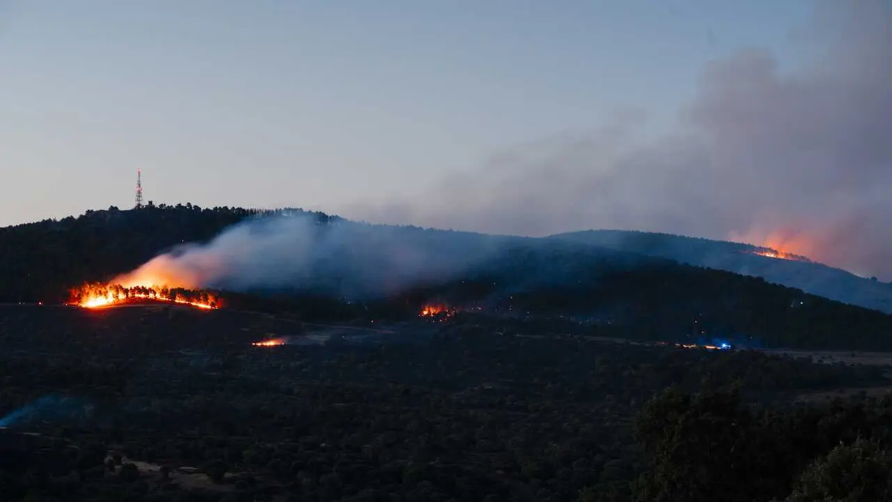 Vista del incendio de Lozoyuela, a 16 de julio de 2026, en Lozoyuela, Madrid (Espa&ntilde;a). La Agencia de Seguridad y Emergencias Madrid 112 (ASEM112) ha activado la Situaci&oacute;n Operativa 2 del Plan de Protecci&oacute;n Civil contra Incendios Forestales de la Comunidad