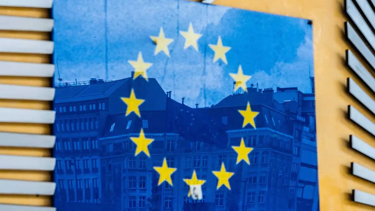 Archivo - Bandera de la Uni&oacute;n Europea en la sede de la Comisi&oacute;n Europea.