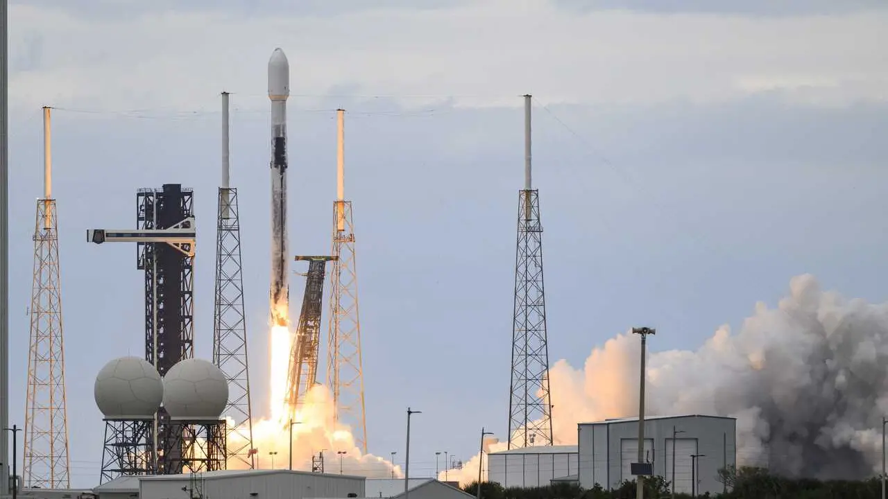Archivo - Lanzamiento de un cochete de Space X desde Cabo Ca&ntilde;averal (EEUU).