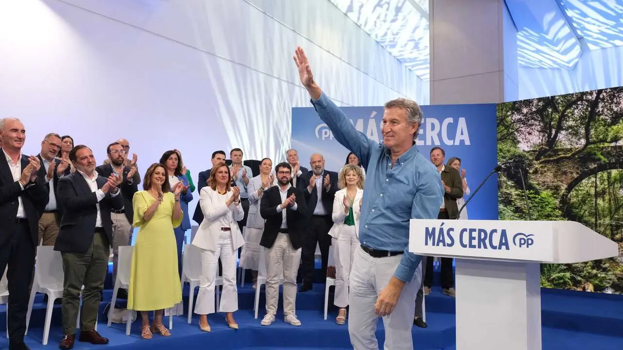 El presidente del Partido Popular, Alberto N&uacute;&ntilde;ez Feij&oacute;o, durante el acto de presentaci&oacute;n de los candidatos a las capitales de provincia para las elecciones municipales de 2027, en Santiago de Compostela, A Coru&ntilde;a, Galicia (Espa&ntilde;a). El partido busca consol