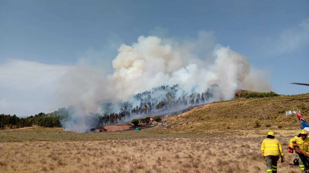 Declarado un incendio forestal en Laujar de Andarax (Almer&iacute;a) que moviliza a doce medios a&eacute;reos.