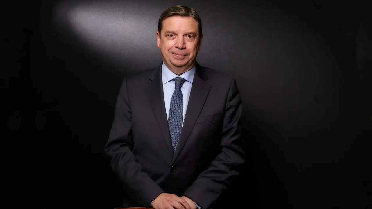 Archivo - El ministro de Agricultura, Pesca y Alimentaci&oacute;n, Luis Planas, posa para Europa Press, a 11 de abril de 2022, en Madrid (Espa&ntilde;a) 