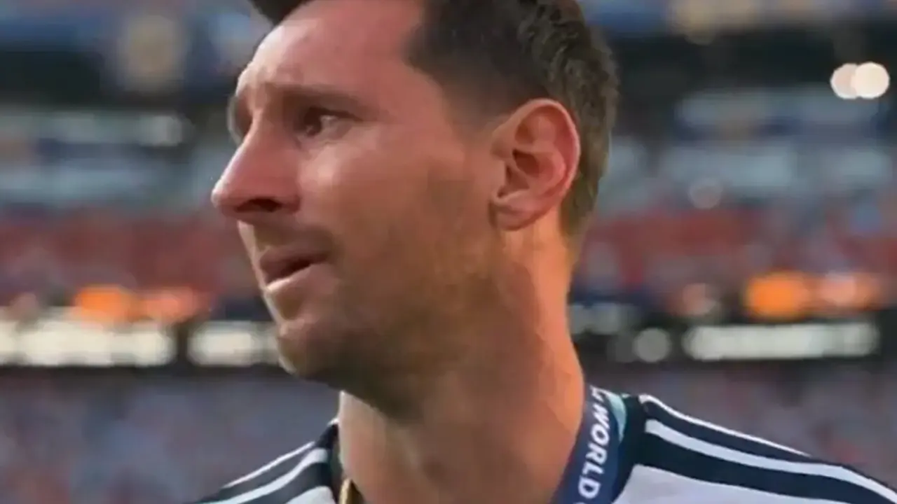 Messi llora tras la derrota ante Espa&ntilde;a