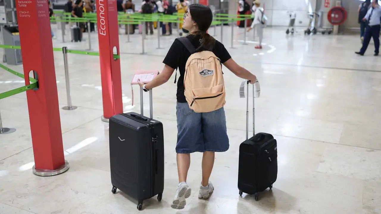 Pasajeros en el aeropuerto Adolfo Su&aacute;rez Madrid-Barajas durante la segunda operaci&oacute;n salida del verano, a 17 de julio de 2026, en Madrid (Espa&ntilde;a).