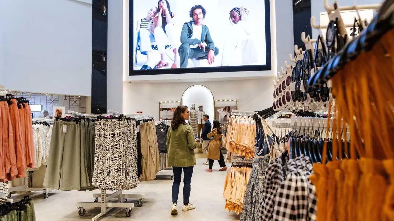 Archivo - Interior de la nueva tienda de Primark 