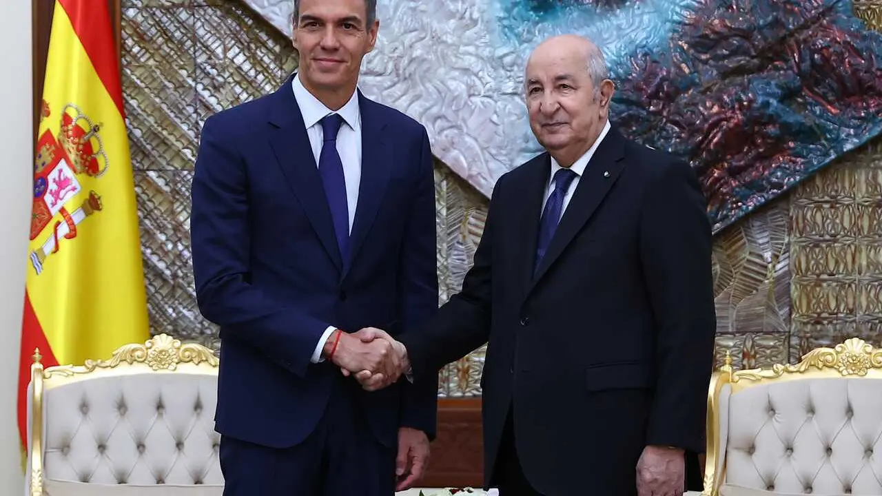 El presidente del Gobierno, Pedro S&aacute;nchez, y el presidente de Argelia, Abdelmadjid Tebboune, en Argel, Argelia, a 20 de julio de 2026.  