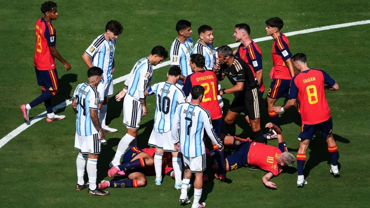 Jugadores de Argentina protagonizaron varios altercados tras la final del Mundial que ahora investiga la FIFA. Europa Press