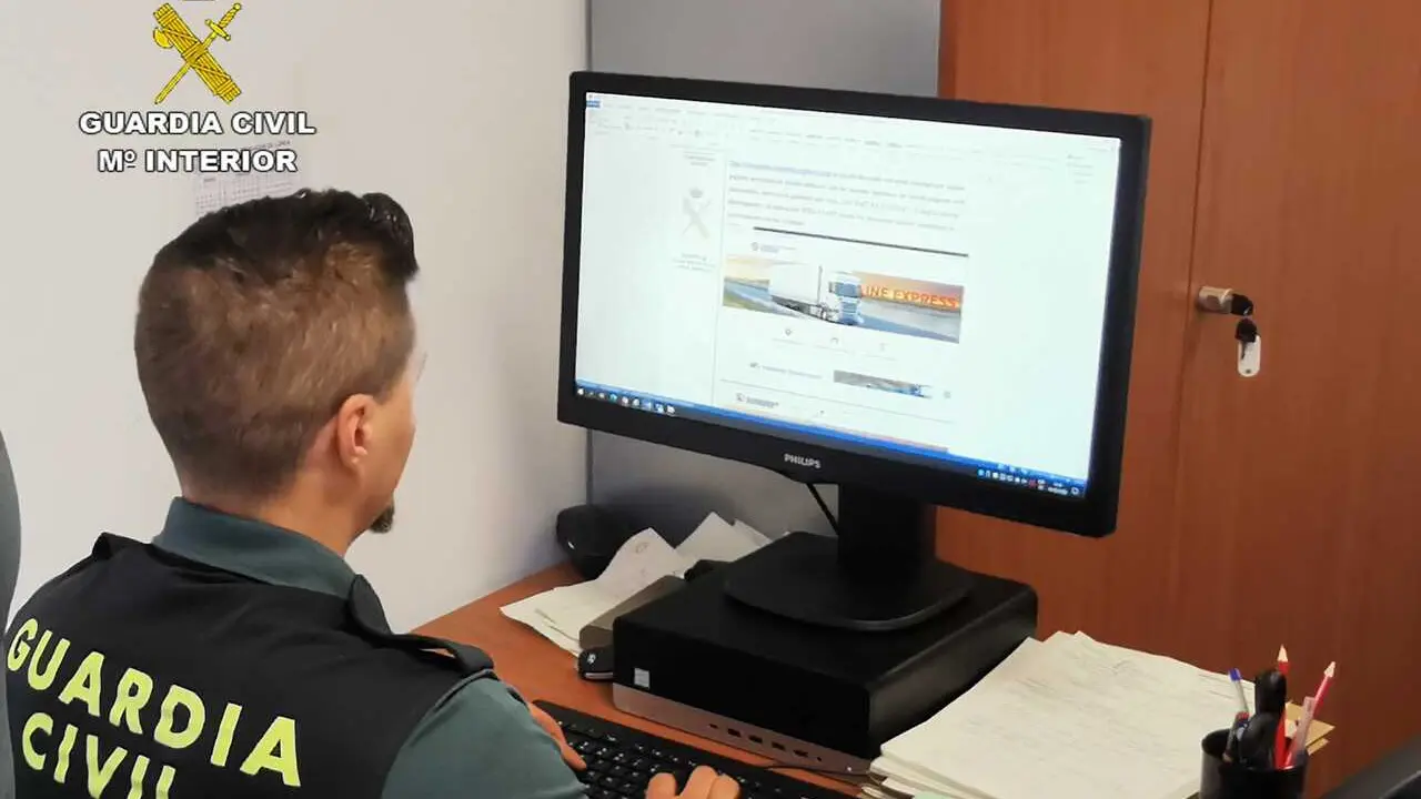 Archivo - Un Guardia Civil en una imagen de archivo