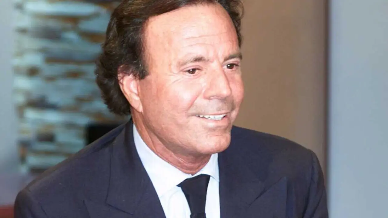 Archivo - El cantante Julio Iglesias.