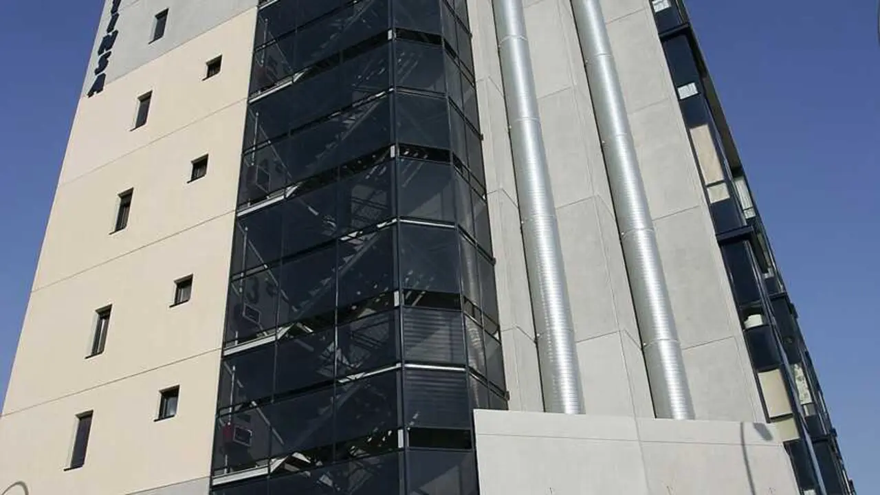 Archivo - Recurso viviendas en construcci&oacute;n. Obras de edificios.