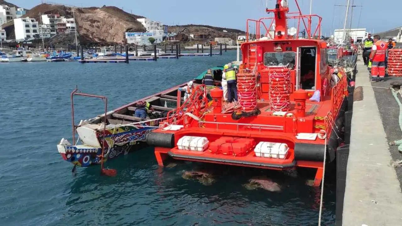 Cayuco rescatado en aguas de El Hierro con una mujer fallecida