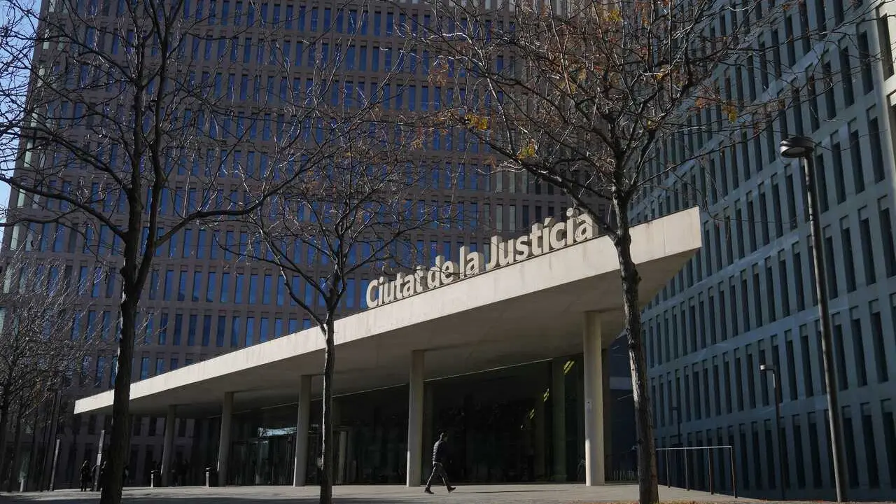 Archivo - Fachada de la Ciutat de la Just&iacute;cia de Barcelona, a 1 de diciembre de 2025, en Barcelona, Catalunya (Espa&ntilde;a).