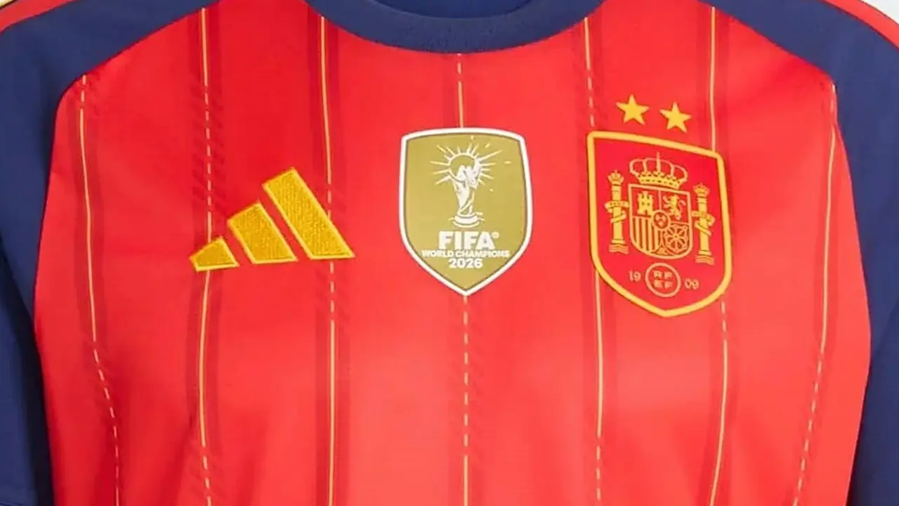 Nueva camiseta de la Selecci&oacute;n con las 2 estrellas de los Mundiales