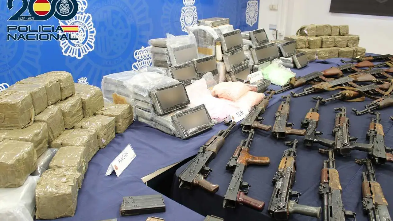 Arsenal de armas incautado por la Polic&iacute;a Nacional en una operaci&oacute;n en M&aacute;laga