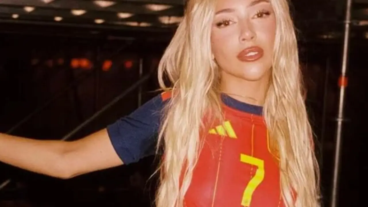 Ana Mena en sus redes sociales con la camiseta con el 7 de Ferr&aacute;n