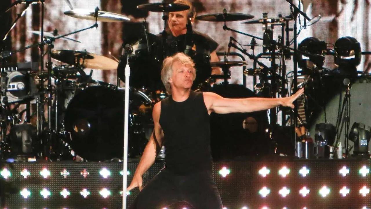 Jon Bon Jovi detiene su show en pleno concierto en el Madison Square Garden por problemas de salud