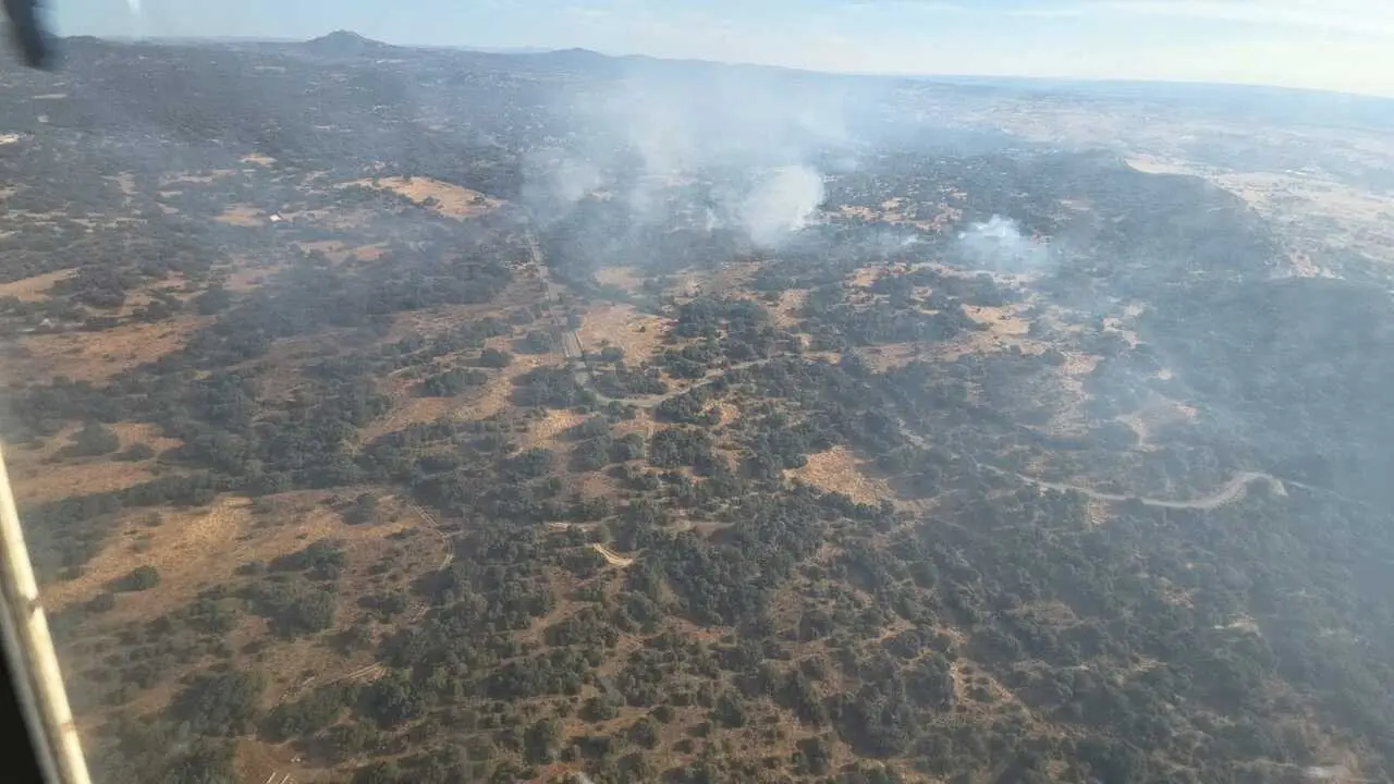Archivo - Imagen a&eacute;rea del incendio en Almorox (Toledo).