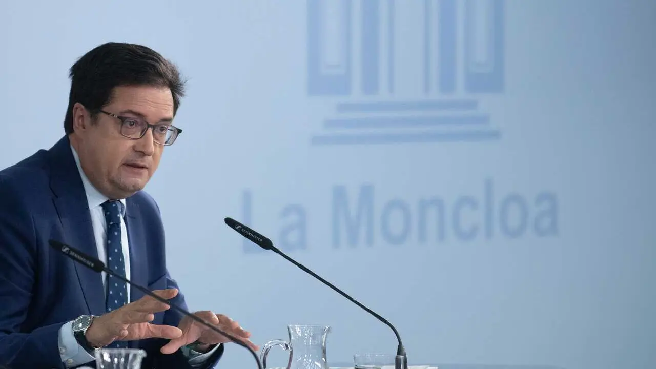 Archivo - El ministro para la Transformaci&oacute;n Digital y de la Funci&oacute;n P&uacute;blica, &Oacute;scar L&oacute;pez, durante una rueda de prensa posterior al Consejo de Ministros, a 23 de junio de 2026, en Madrid (Espa&ntilde;a).