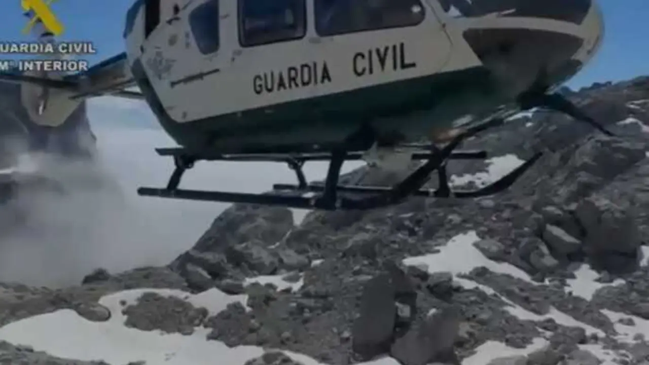 Archivo - Imagen de recurso de un helic&oacute;ptero de rescate de la Guardia Civil.