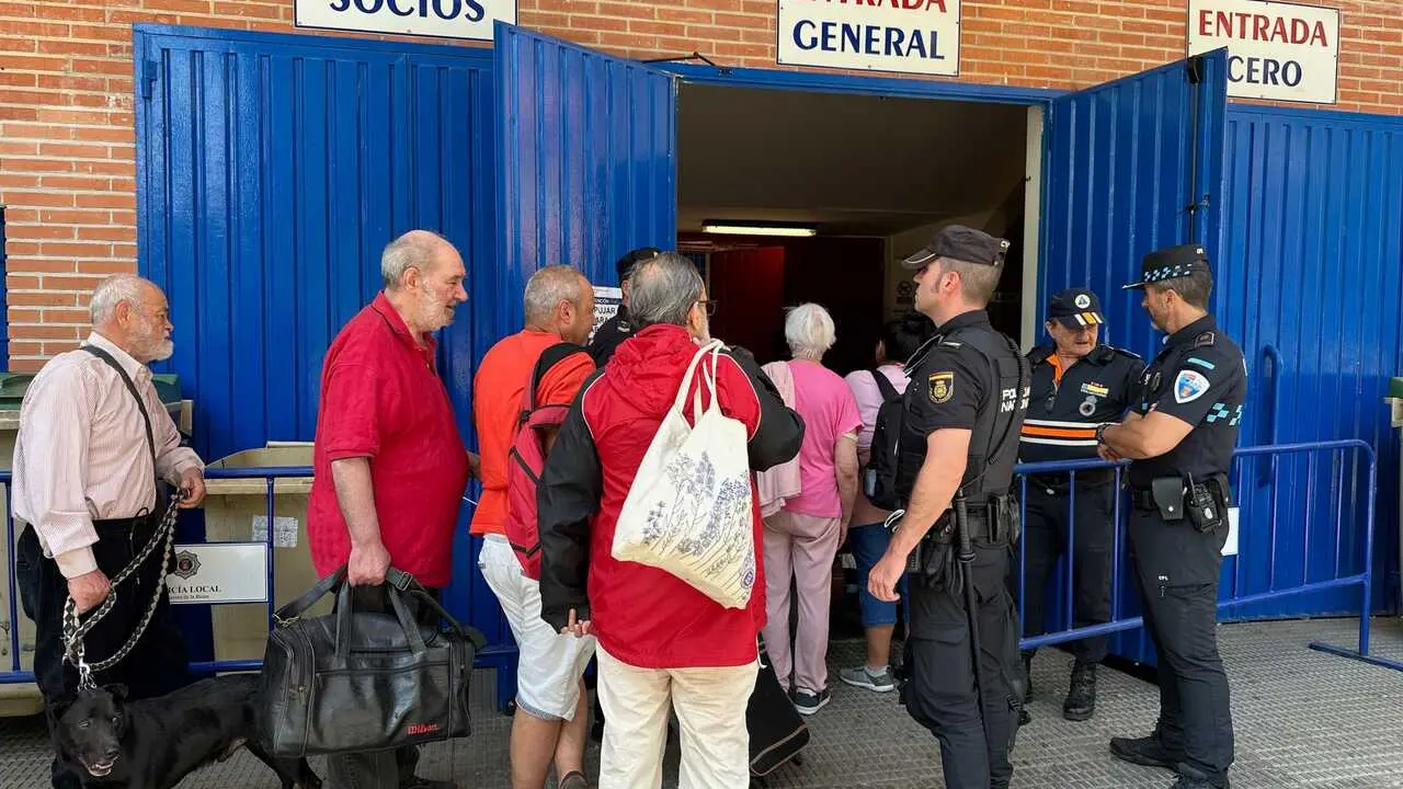 Primeros 70 evacuados del Valle del Ti&eacute;tar llegan a Talavera tras incendios