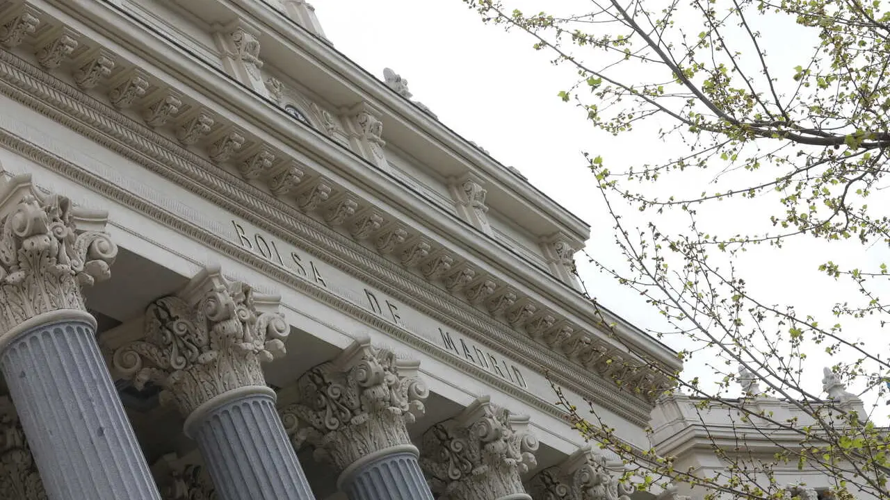 Archivo - Fachada del edificio de la Bolsa de Madrid
