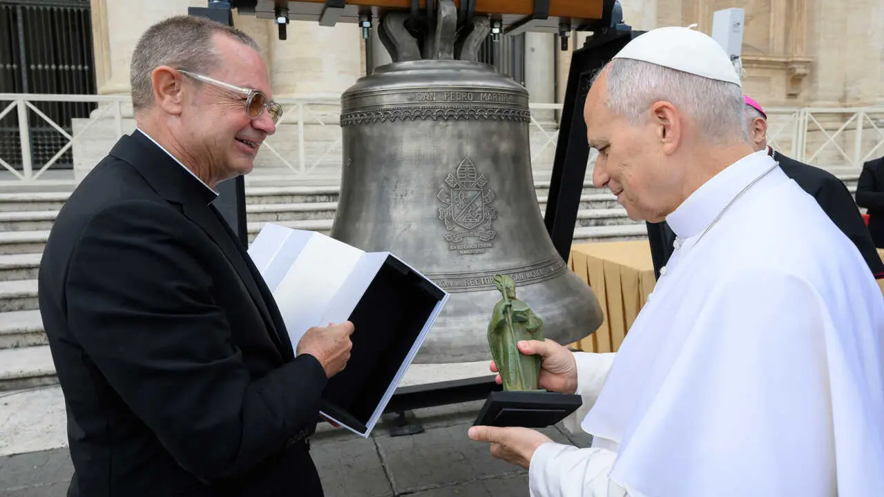 Archivo - La Parroquia de San Nicol&aacute;s de Val&egrave;ncia culminar&aacute; el pr&oacute;ximo viernes la recuperaci&oacute;n de su patrimonio sonoro con el izado de la nueva campana dedicada a Le&oacute;n XIV, que fue bendecida por el Santo Padre en Roma en el mes de mayo.