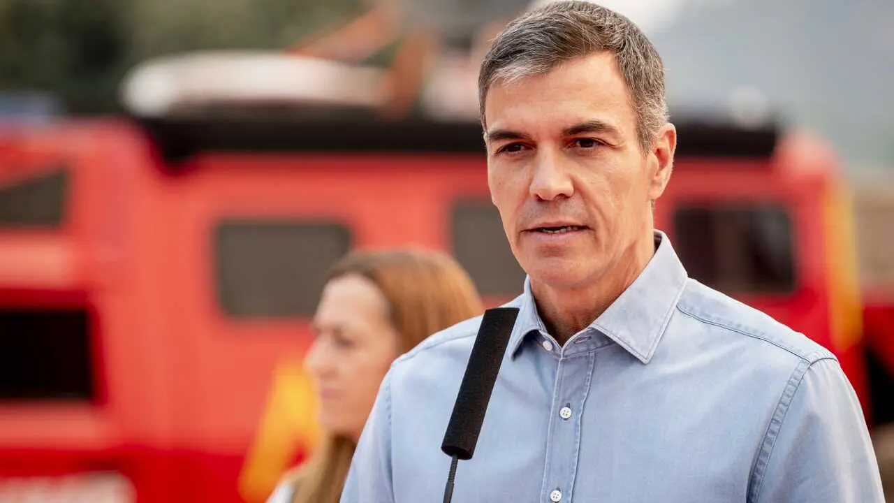 El presidente del Gobierno, Pedro S&aacute;nchez, en el Puesto de Mando Avanzado de la zona afectada por los incendios forestales de la sierra oeste, a 25 de julio de 2026, en Cenicientos, Madrid (Espa&ntilde;a). ARCHIVO. 