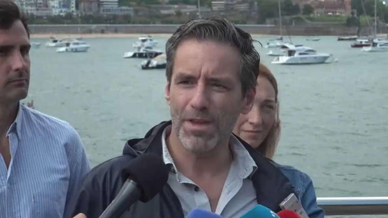 El portavoz nacional del PP, Borja S&eacute;mper, realiza declaraciones en San Sebasit&aacute;n