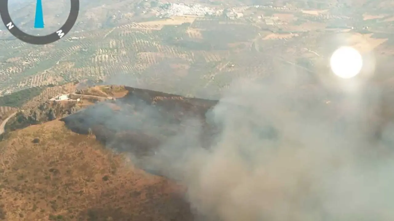 El incendio forestal declarado el domingo, 26 de julio, en el paraje Cerro del &Aacute;guila de Colmenar (M&aacute;laga).