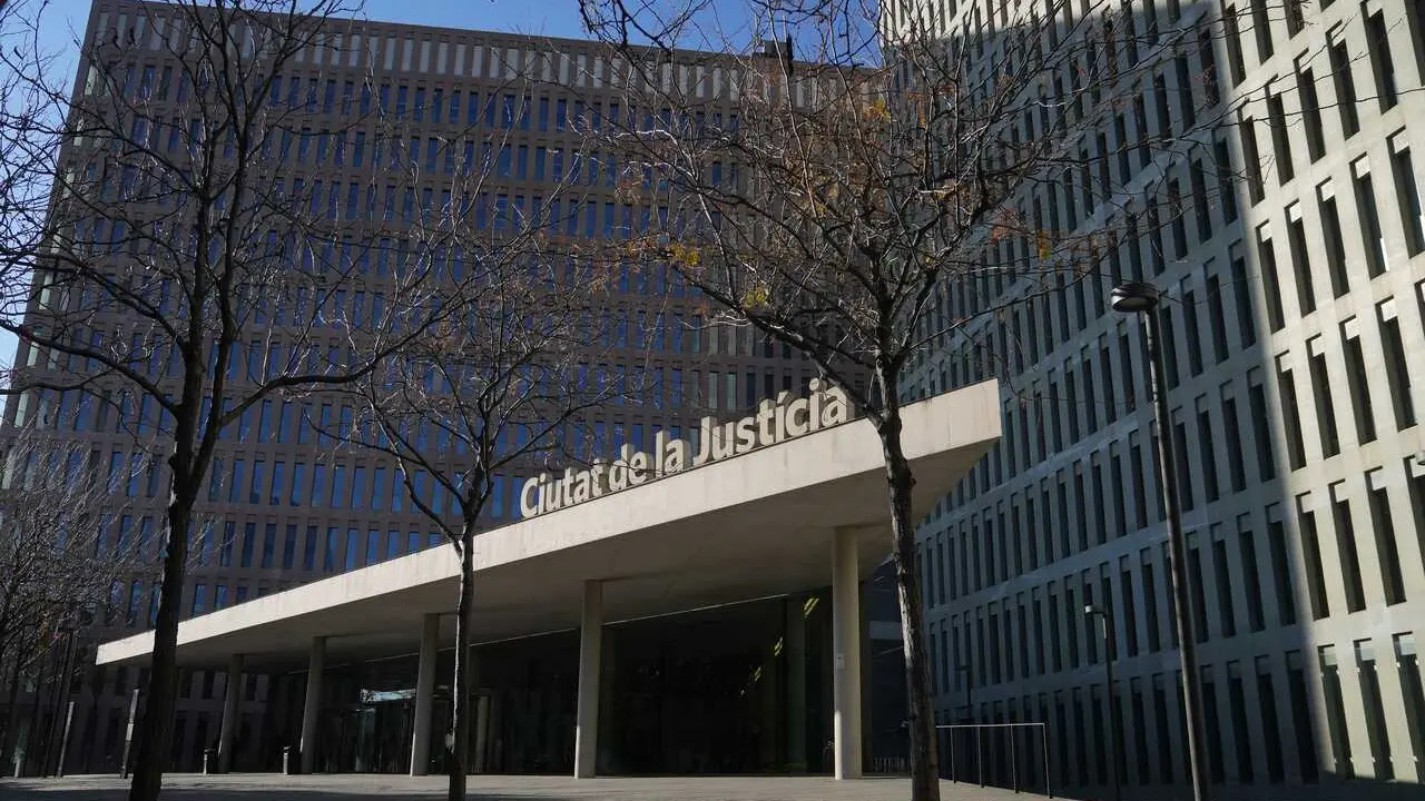 Archivo - Fachada de la Ciutat de la Just&iacute;cia de Barcelona, a 1 de diciembre de 2025, en Barcelona, Catalunya (Espa&ntilde;a).