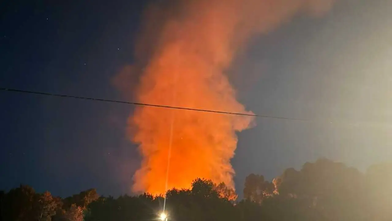 Incendio en el lugar de Salceda, parroquia de Cameixa, en el municipio ourensano de Bobor&aacute;s, a 29 de julio de 2026